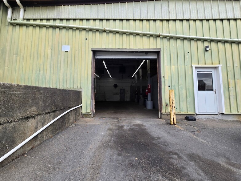 More Photos Of 160-168 Stevens St, Fall River Warehouse For Lease