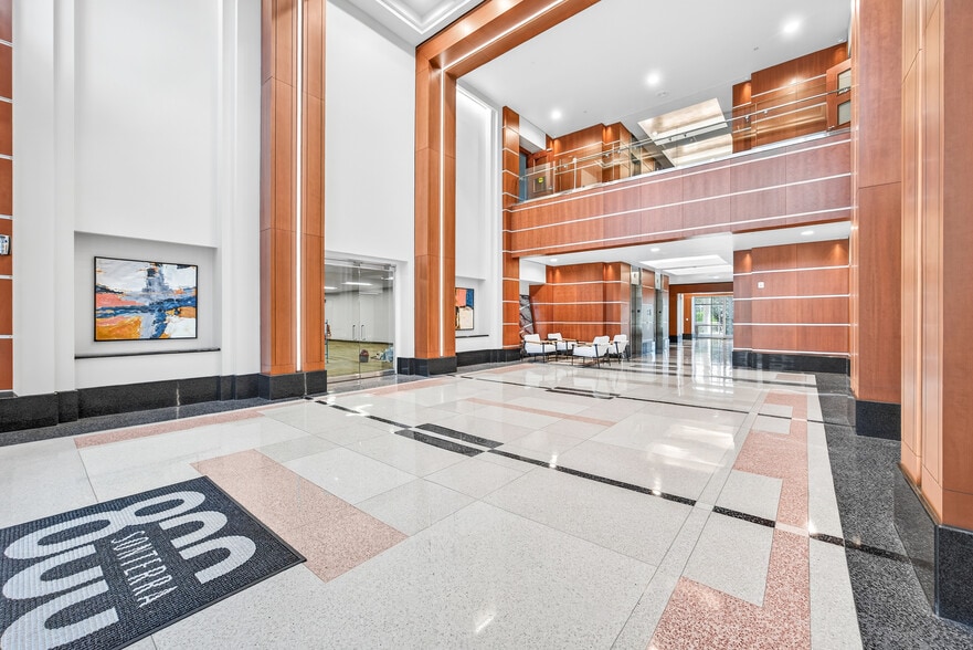 More Photos Of 800 E Sonterra Blvd, San Antonio Office For Lease