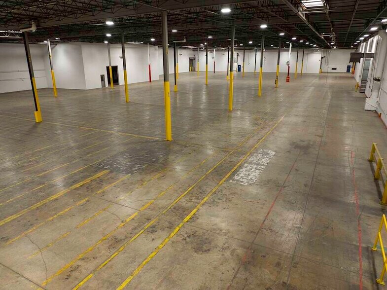 More Photos Of 5750 W 118th St, Alsip Unknown For Lease