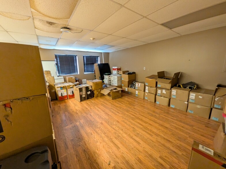 More Photos Of 3616 Old Highway 99 S Rd, Mount Vernon Distribution For Sale