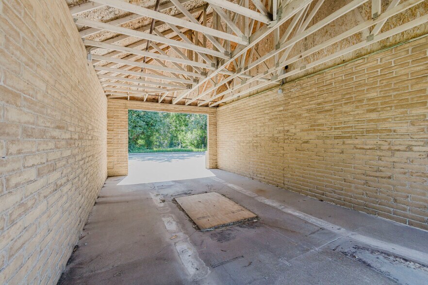More Photos Of 220 N 2nd Ave, Mulvane Carwash For Sale