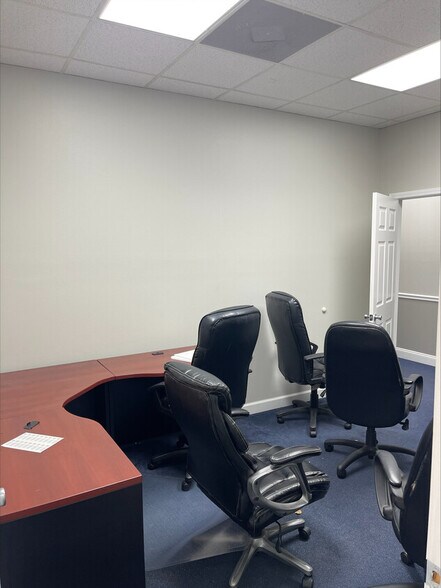 More Photos Of 913 Gulf Breeze Pky, Gulf Breeze Storefront Retail Office For Sale