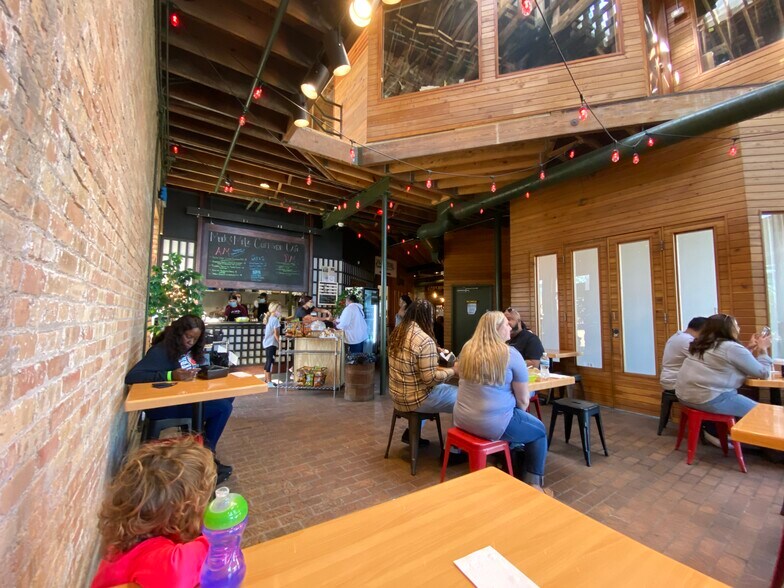 More Photos Of 121 S Niles Ave, South Bend Storefront Retail Office For Lease