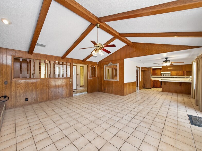 More Photos Of 1702 Lone Oak Dr, Leander Flex For Sale