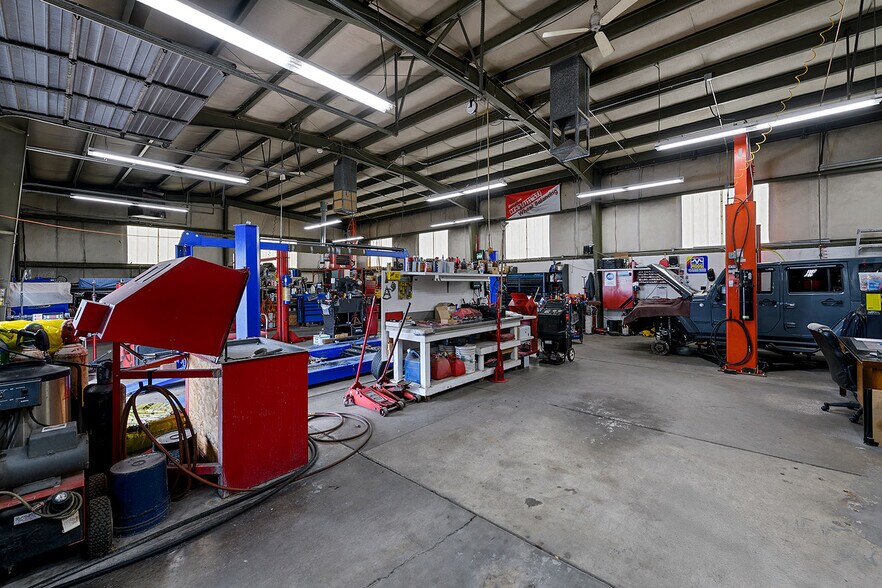 More Photos Of 560 W 800 S, Bountiful Auto Repair For Sale