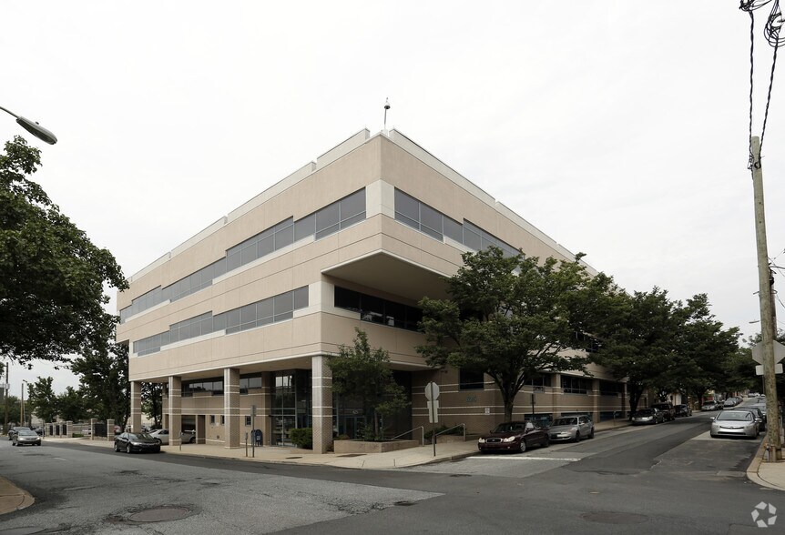 Primary Photo Of 625 N Orange St, Wilmington Office For Sale