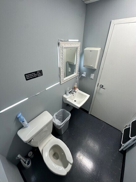 More Photos Of 350 Bloomfield Ave, Bloomfield Office For Sale