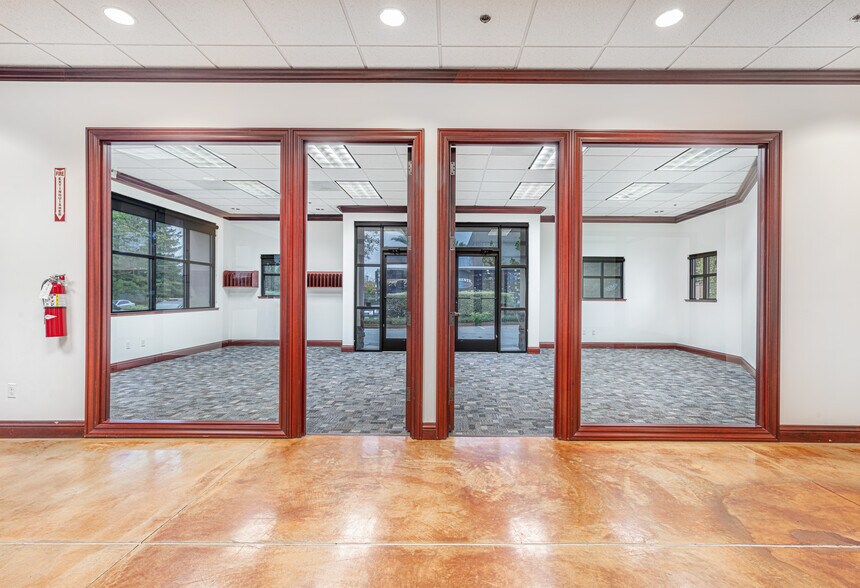 More Photos Of 810 Denbeste Ct, Windsor Office For Lease