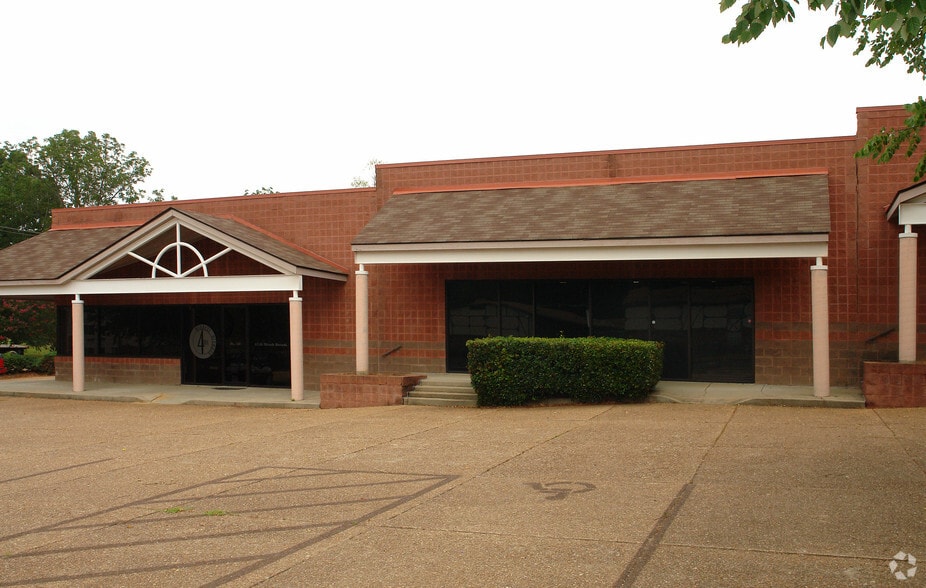 More Photos Of 100 Briarwood West Dr, Jackson Office For Lease