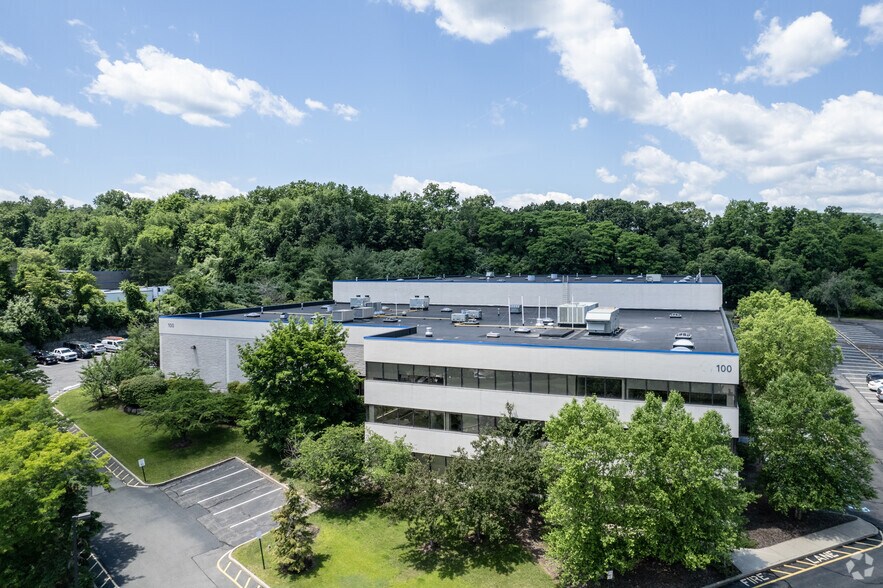 More Photos Of 100 Corporate Dr, Mahwah Warehouse For Lease