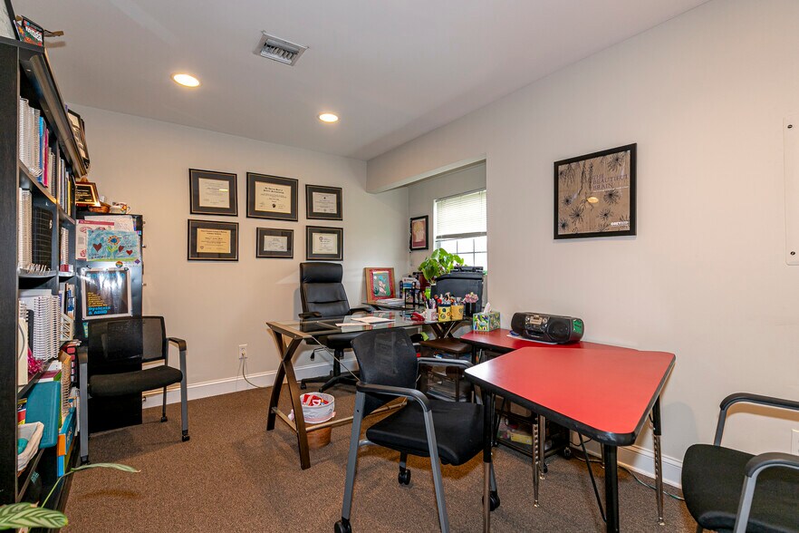 More Photos Of 550 N Country Rd, Saint James Office For Sale