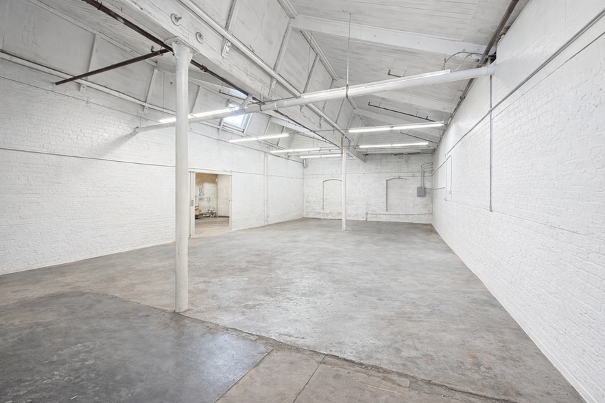 More Photos Of 21 Sabin St, Pawtucket Manufacturing For Lease