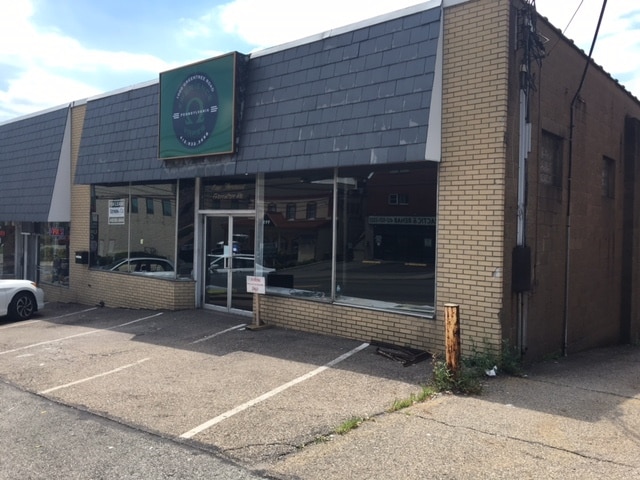 More Photos Of 996-1000 Greentree Rd, Pittsburgh Freestanding For Lease