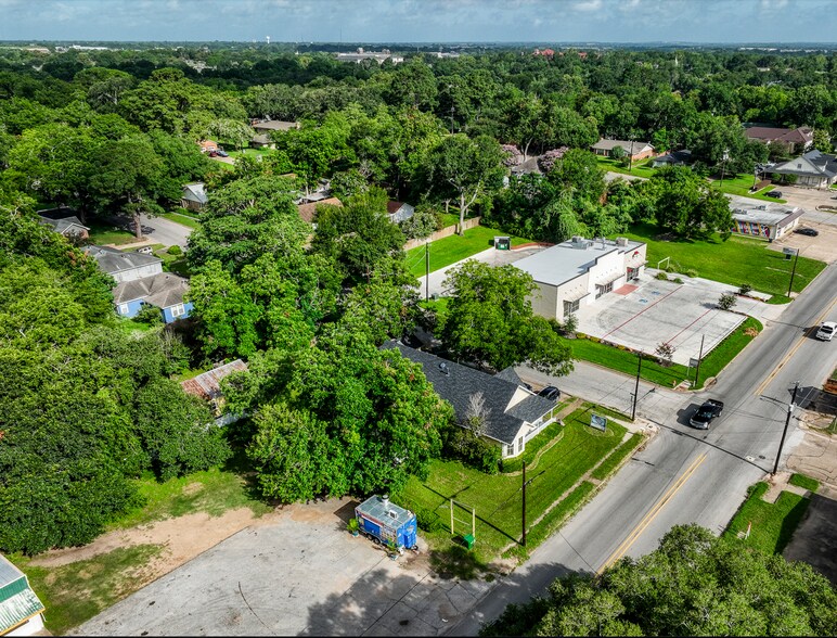 More Photos Of 1600 S Day St, Brenham Medical For Sale