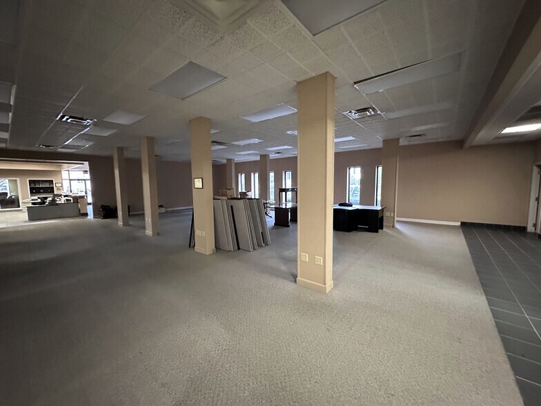 More Photos Of 207 Dunson St, Andalusia Light Distribution For Sale