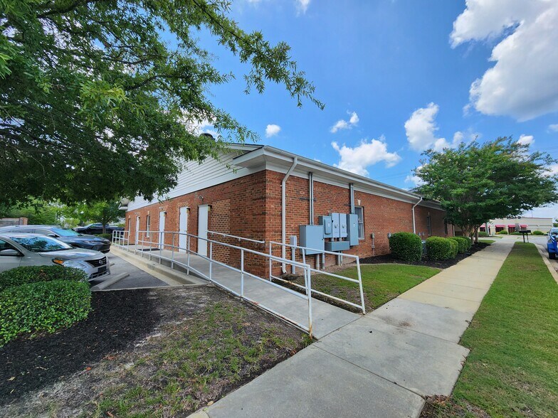 More Photos Of 5551 Sunset Blvd, Lexington Storefront For Lease