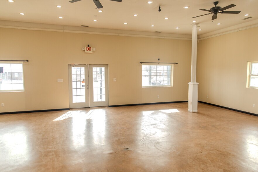 More Photos Of 1402 Bear St, Madison Specialty For Sale