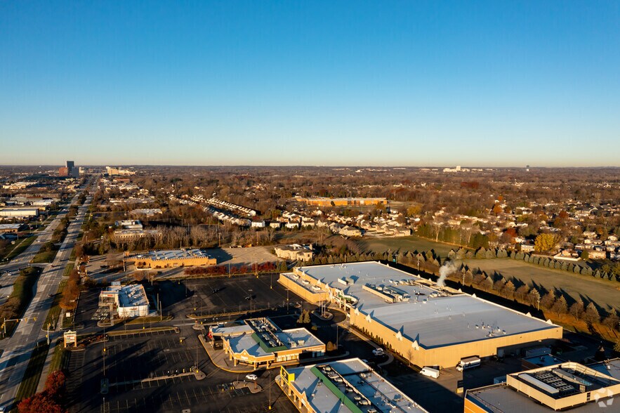 More Photos Of 1819 E Big Beaver Rd, Troy Unknown For Lease