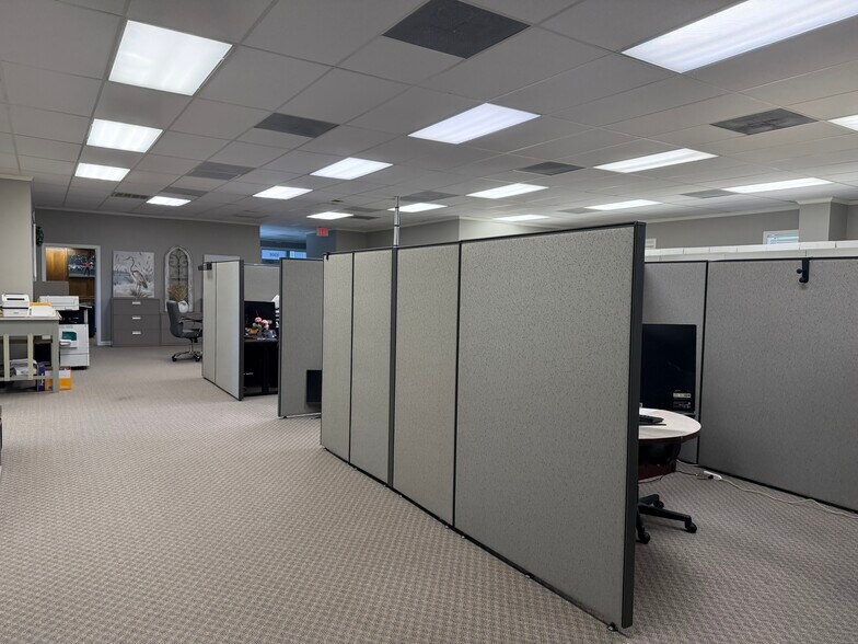 More Photos Of 3502 Patrick St, Lake Charles Flex For Lease