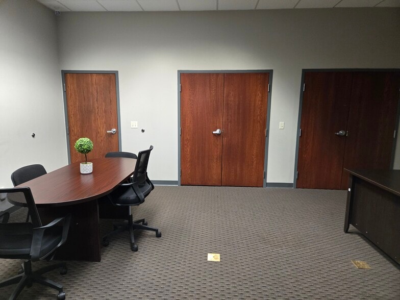 More Photos Of 408-410 Central Ave, Faribault Storefront Retail Residential For Lease