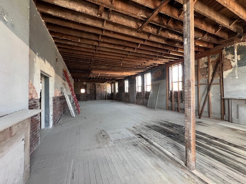 More Photos Of 335-341 S Main St, Memphis Storefront Retail Office For Sale