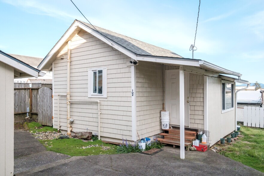 More Photos Of 443 SW 7th St, Newport Apartments For Sale