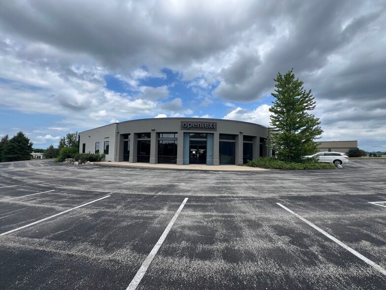 More Photos Of W223N608 Saratoga Dr, Waukesha Office For Sale