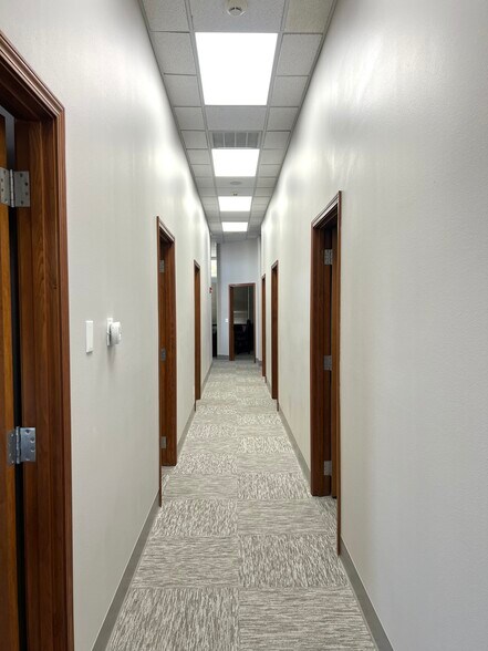 More Photos Of 1149 N Edison St, Kennewick Bank For Lease