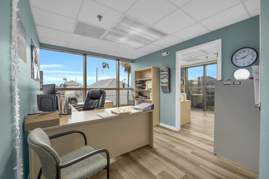 More Photos Of 631 US Highway 1, North Palm Beach Office For Sale