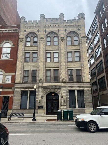 More Photos Of 114 E Eighth St, Cincinnati Loft Creative Space For Lease