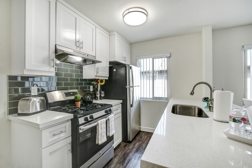 More Photos Of 14849 Vanowen St, Van Nuys Apartments For Sale
