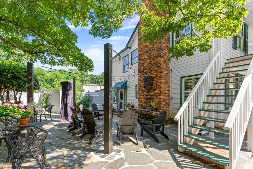 More Photos Of 168 W Main St, Dahlonega Hospitality For Sale