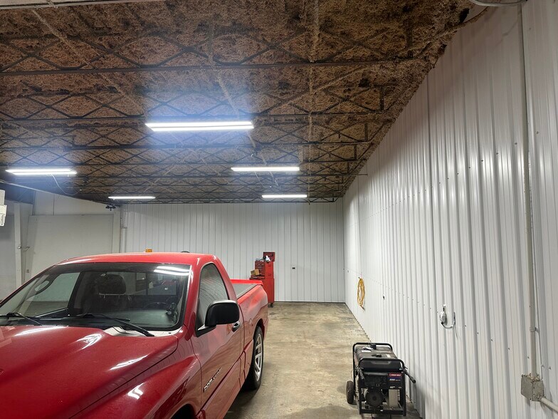 More Photos Of 3499 E Main St, Kalamazoo Auto Repair For Sale