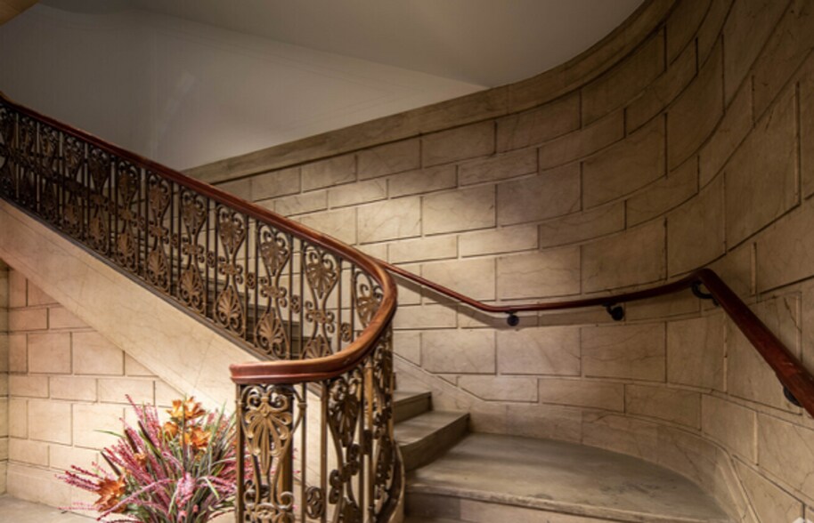 More Photos Of 366 E Broad St, Columbus Apartments For Lease