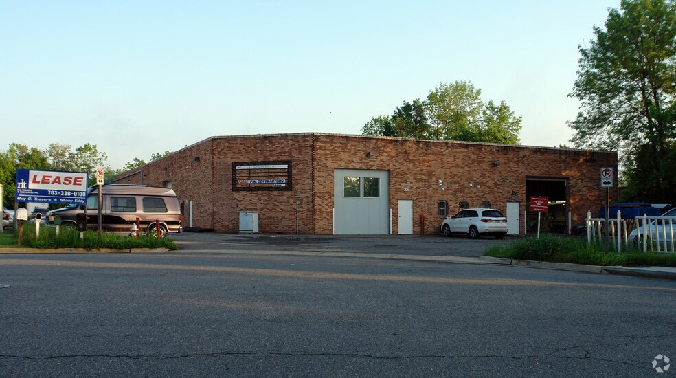 Primary Photo Of 7202 Lockport Pl, Lorton Warehouse For Lease