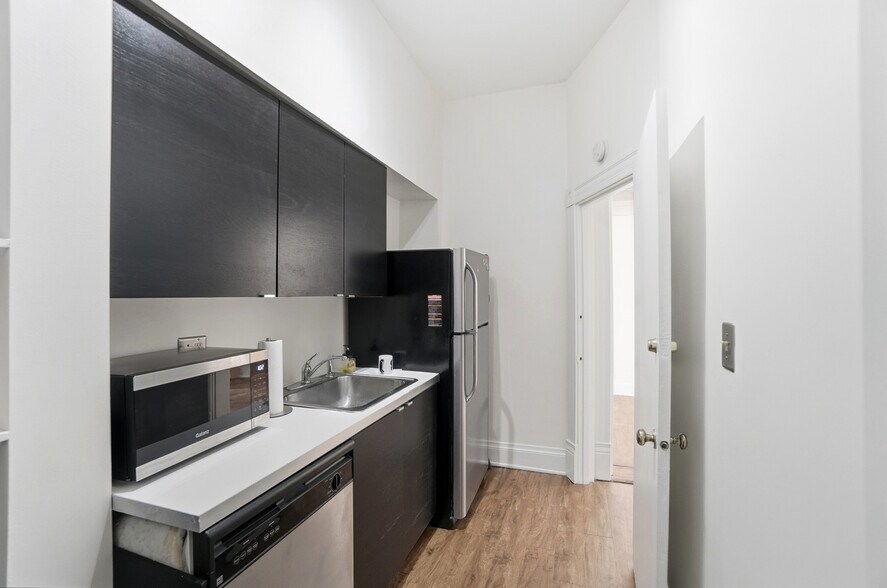 More Photos Of 2337 Victory Pky, Cincinnati Office Residential For Sale