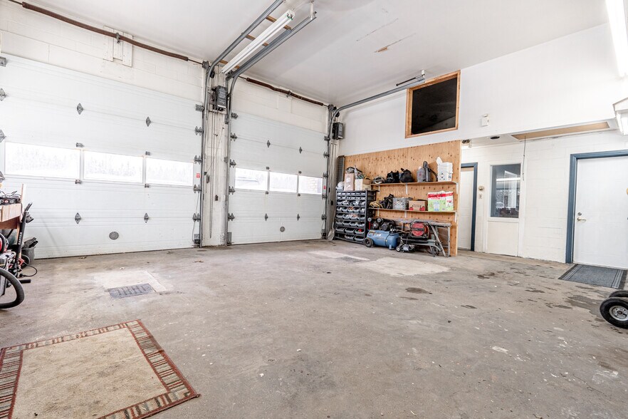 More Photos Of 6535Z-6539Z Rte Louis-S.-Saint-Laurent, Compton Office For Sale