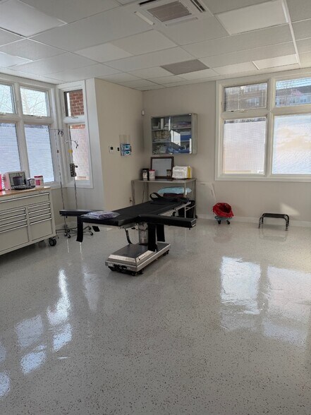 More Photos Of 120 Simsbury Rd, Avon Medical For Lease