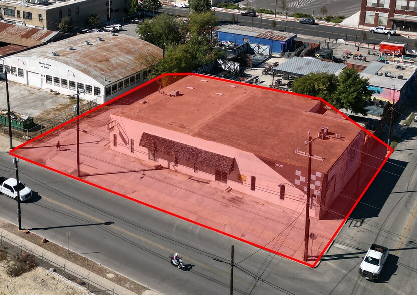 More Photos Of 923-927 N Alamo St, San Antonio Light Manufacturing For Lease