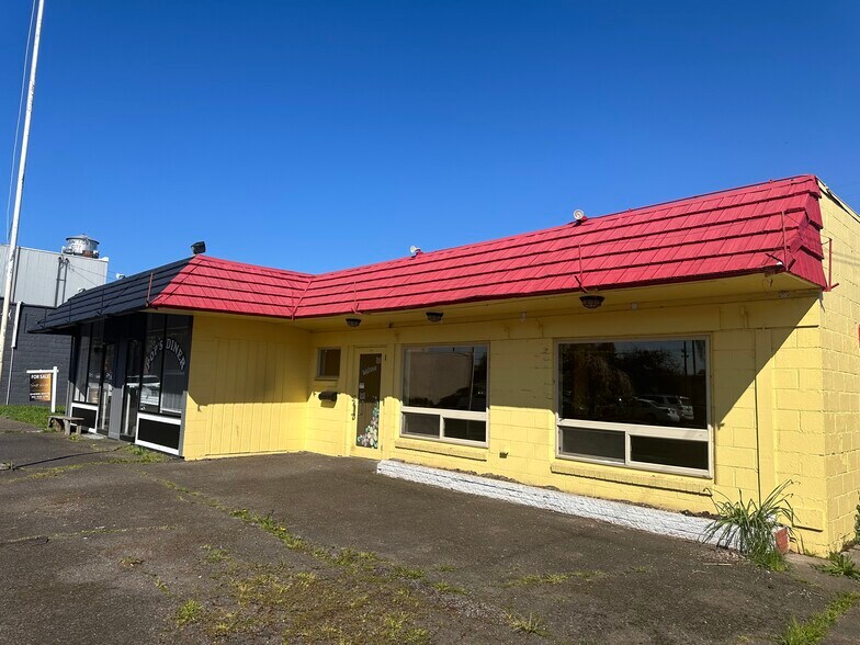 More Photos Of 510-520 Greenwood St, Junction City Restaurant For Sale