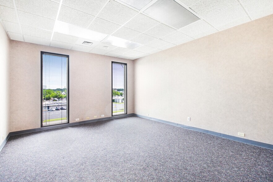 More Photos Of 5751 Uptain Rd, Chattanooga Office For Lease