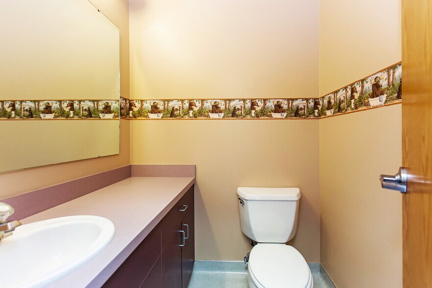 More Photos Of 1263 Bennett Ave, Burley Medical For Sale