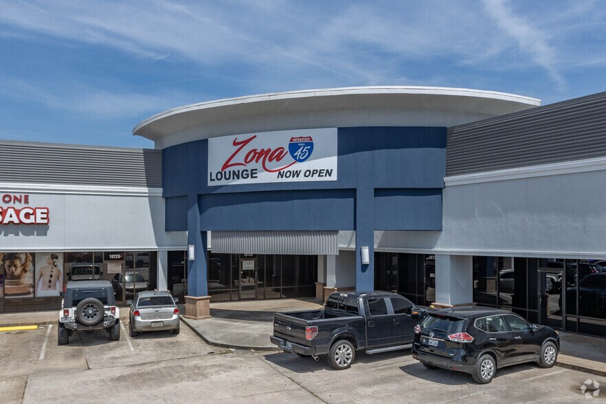 More Photos Of 10703-10765 Gulf Fwy, Houston Unknown For Lease