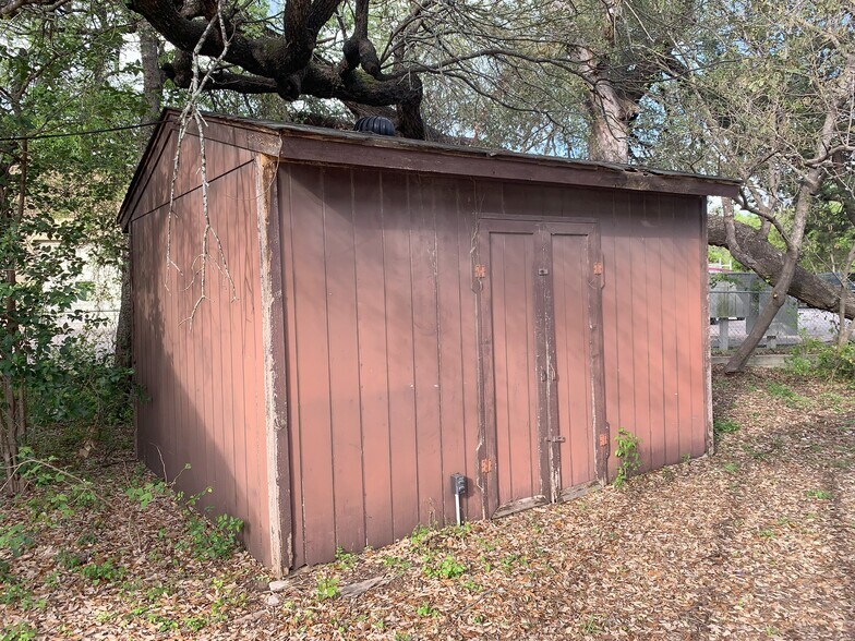 More Photos Of 13240 Pond Springs Rd, Austin Warehouse For Sale