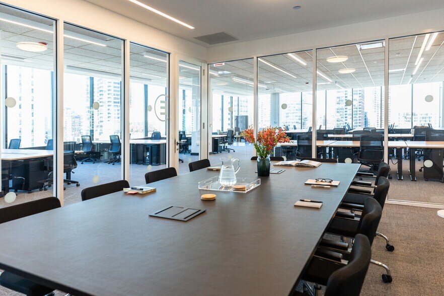 More Photos Of 448 N LaSalle Dr, Chicago Office For Lease