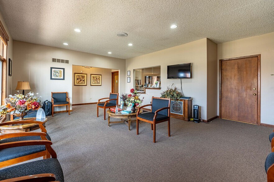 More Photos Of 302 N Hammes Ave, Joliet Medical For Lease