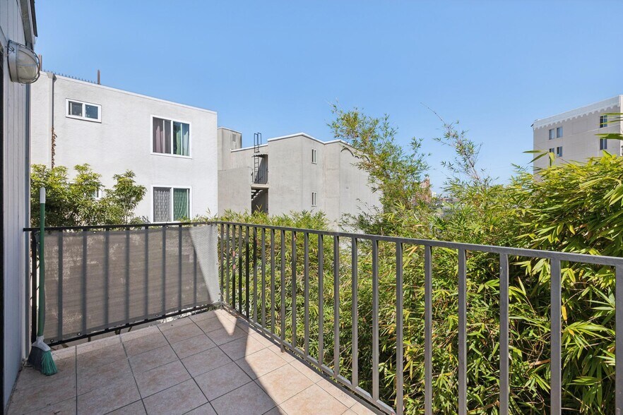 More Photos Of 459 Stow Ave, Oakland Apartments For Sale