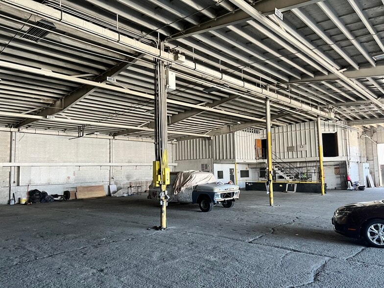 More Photos Of 2021 E 25th St, Los Angeles Manufacturing For Sale