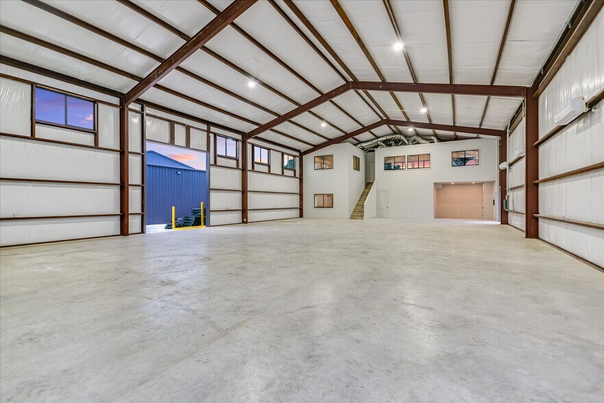 Primary Photo Of 15210 Fitzhugh Rd, Austin Warehouse For Sale
