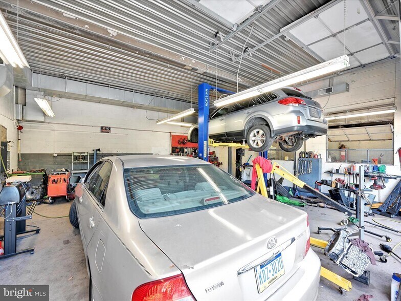 More Photos Of 801 S Prince St, Lancaster Auto Repair For Sale